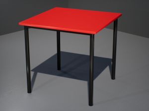 Стол на металлокаркасе (ст. Красная, мк. Черный)